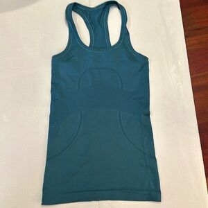 NWOT Lululemon tank top